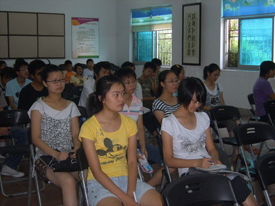 東南社區(qū)舉辦信息新聞報(bào)道培訓(xùn)活動(dòng) 提升居民新聞素養(yǎng)與傳播能力